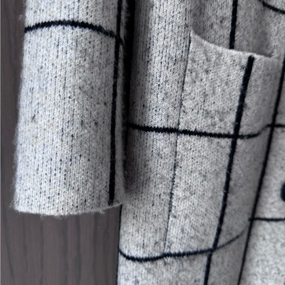 Evereve John + Jenn Black and White Plaid Coatigan / Long Cardigan - Picture 6 of 12